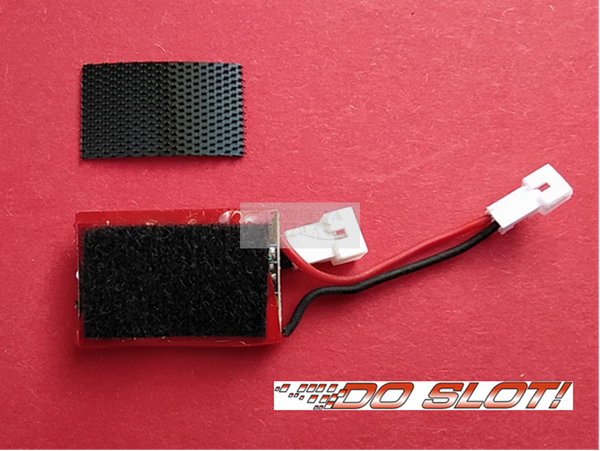 DoSlot Bürstenloser E-Com-Chip mit Klettverschluss und Kabeln