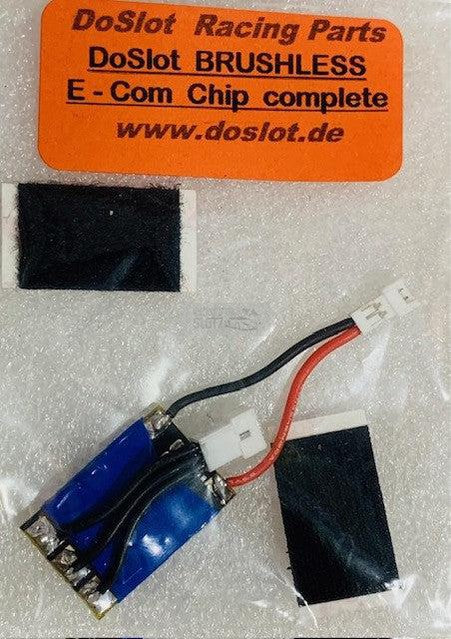DoSlot Bürstenloser Prototyp eines E-Com-Chips mit Klettverschluss und Kabeln